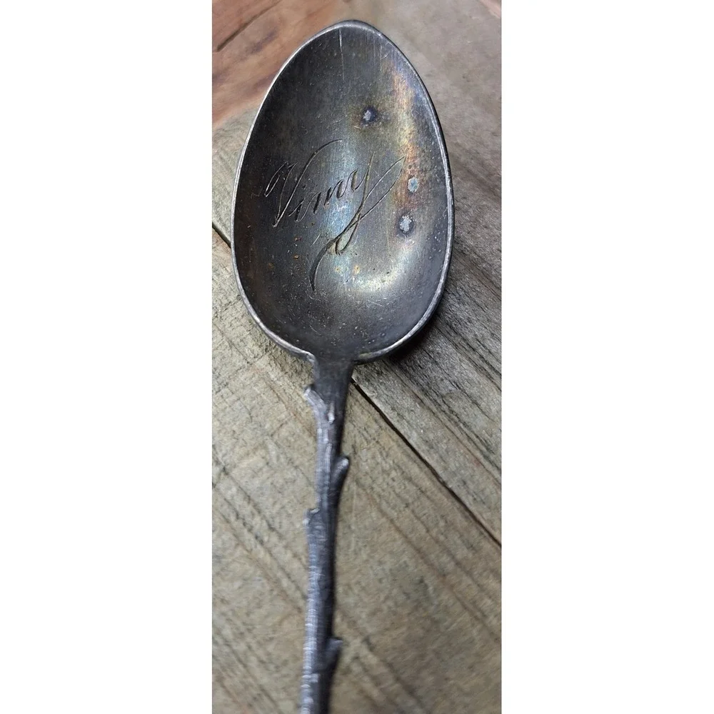 Vintage Vimy France‎ Souvenir Spoon Twig Handle Fleur-de-Lis Crest Heraldic